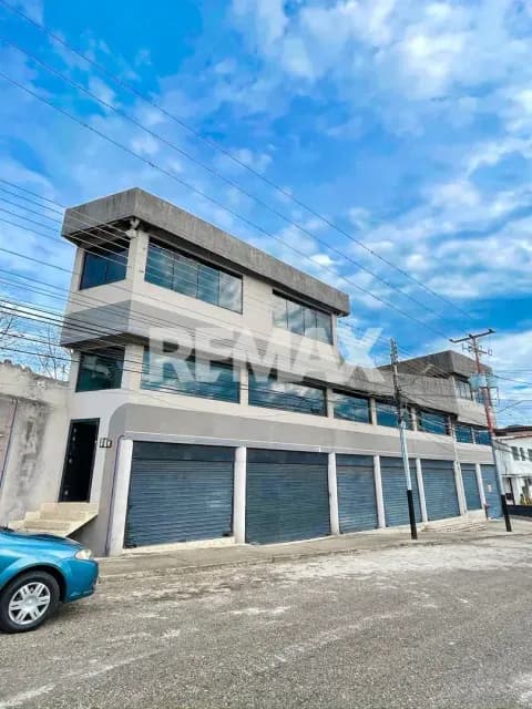 VENTA DE EDIFICIO CON LOCALES COMERCIALES BARRIO OBRERO