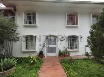 Vendo casa en La Av Tamanaco de Macaracuay con excelente vista al Avila