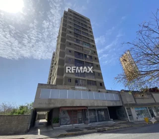 ¡INVERSIÓN INTELIGENTE EN LA AV. 4 DE MAYO! EN VENTA CÓMODO APTO DE 2H2B CON VISTA A LA CIUDAD, ESTACIONAMIENTO Y UBICACIÓN ESTRATÉGICA CERCA DE COMERCIOS, COLEGIOS Y SERVICIOS EN MARIÑO.