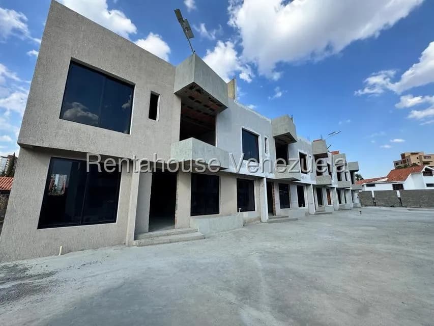 Casa (Multipes Niveles) en Venta en El Pedregal, Lara