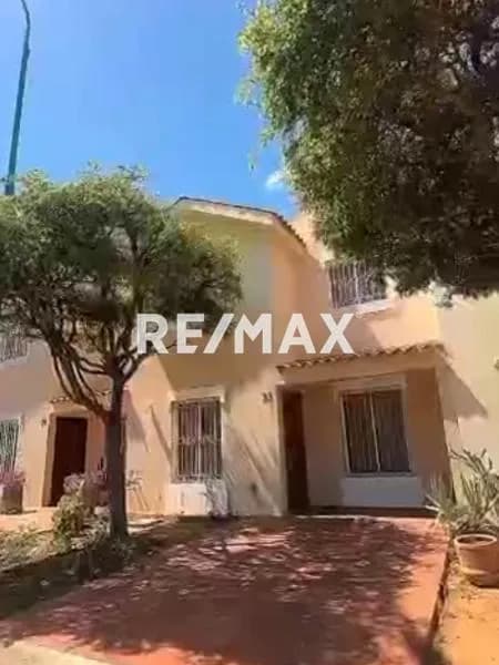 TOWNHOUSE EN ALQUILER PUNTA ARENA MARACAIBO