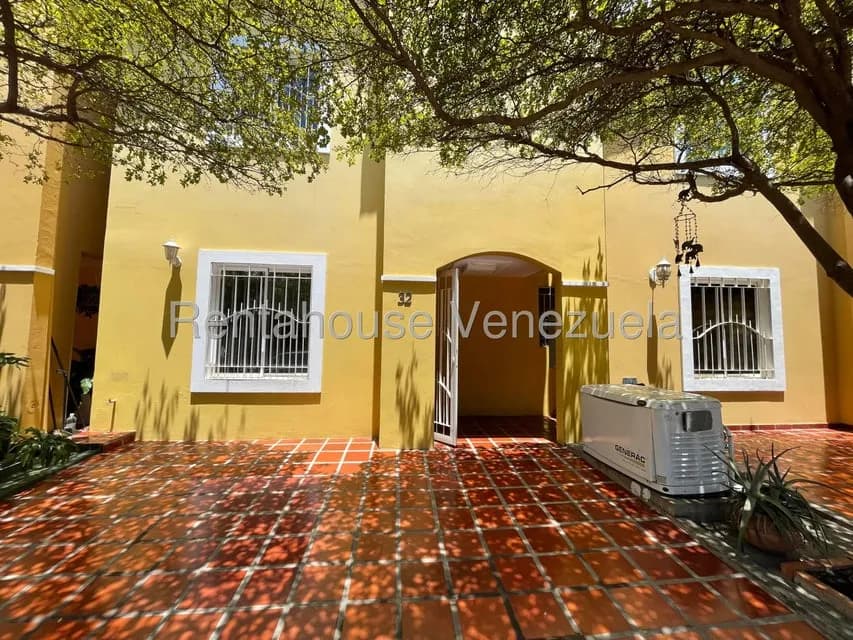 Townhouse (Multiples Niveles) en Venta en Kilometro 4, Zulia