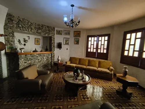 ** Josefina Toledo Vende Amplia Casa En La Urb. La Viña, Valencia, 1200m2, Para Modernizar, 324176