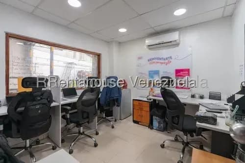 Alquilo Amplio Galpon - Deposito 2200 M2 Mas Patio De Maniobras.el Encantado !!! Contactame...