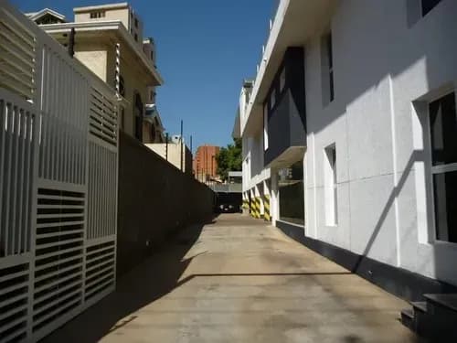 Adl Edificio Comercial Con Diseño Moderno Ideal Para Empresa En Venta