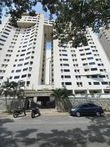 En Alquiler Apartamento Ubicado En El Parral Residencias Normandia (yh)