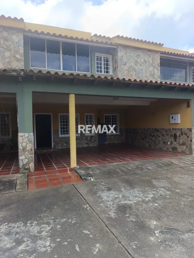 Se vende Town House, urbanización villas guarapiche, Juanico