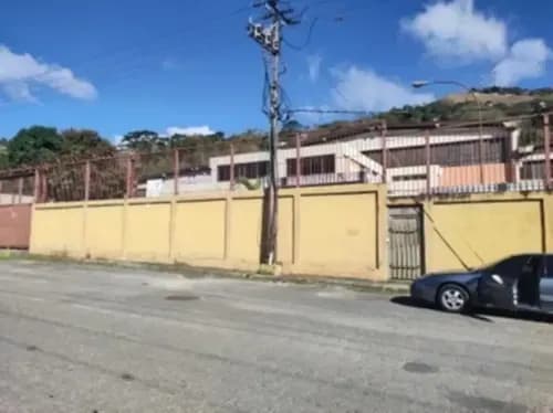 Alquilo Un Conjunto De Galpones Industriales En Zona Industrial La Cumaca. Paracotos. 5.768 M2. E. Waldemar