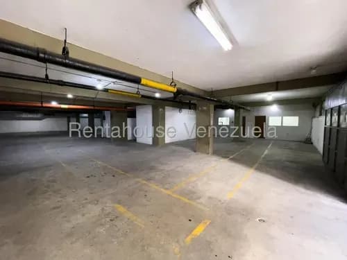 Alquilo Excelente Local A Pie De Calle Con 736 Mt2, Incluye 2 Oficinas De 50 Mts2, 2 Baños, Para Actividad Económica O Empresa De Cualquier Ramo Comercial Santa Monica !!! Agenda Tu Cita..larryo