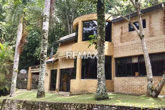 Casa en alquiler Urb Monte Claro Laguna, 500Mt2,4H,5B,6E 26-55