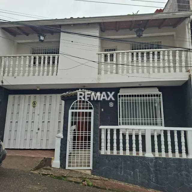 En Venta Casa ubicada en el Centro de San Cristobal, carrera 12.
