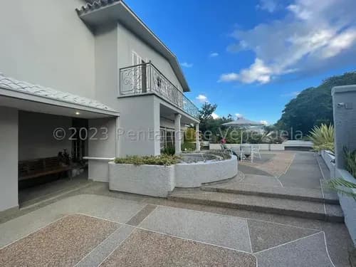 Luz Cardona 26-16694 Excepcional Casa En Venta Diseñada Por Una Prestigiosa Firma De Arquitectura En Los Años 60 Y Renovada Totalmente Hace 26 Años, Con Baños Actualizados En 2022. Distribuida En Tr