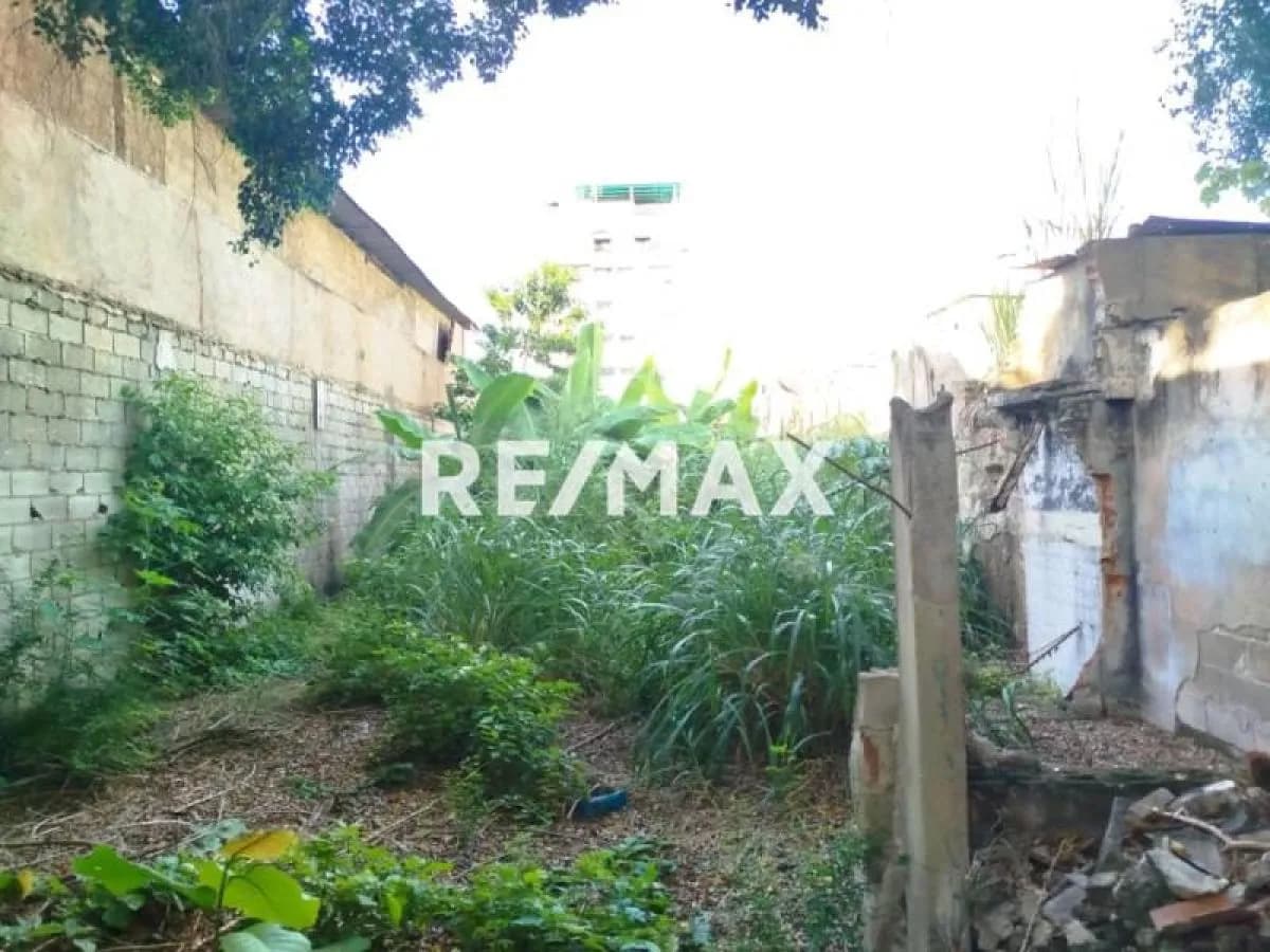 En venta terreno en calle negro primero Maracay