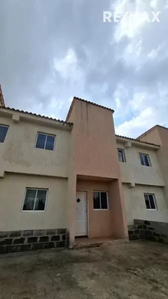 TOWNHOUSE EN GRIS, VILLA STEPHANY, Via al Aeropuerto