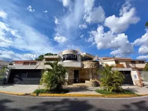 Julio Latouche 23-33824 Casa En Venta La Viña Valencia, Amplios Espacios, Iluminada, Diseño Vanguardistas.