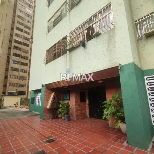 Apartamento en Venta a Remodelar Residencias el Mirador Naguanagua