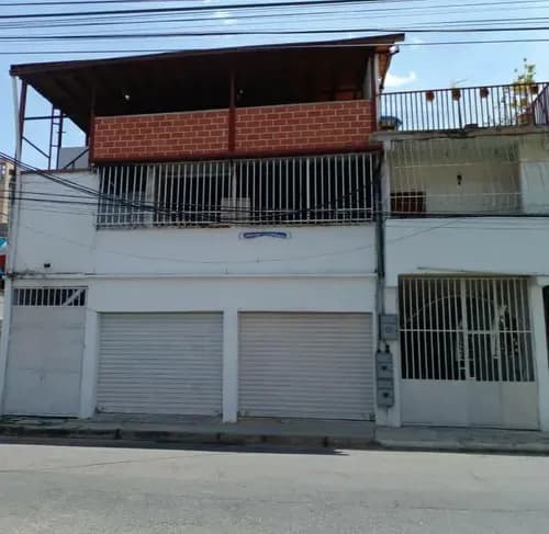 Casa En Venta Cerca De La Avenida Bolivar De Valencia Uso Residencial En Zonificación Comercial Muy Cerca Del Multimax Valencia Vende Dayanna Vasquez