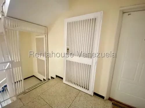 Venta De Penthouse En La Urbina Aa 6-20036
