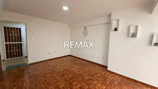 APARTAMENTO EN VENTA EN RES ALFA CENTAURO urb. Las Chimeneas
