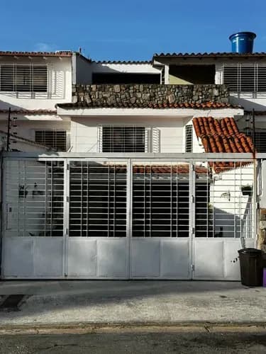 Angelica Rivas Vende Town House En Urbanización El Bosque, Residencias El Olmo, Valencia Vzla