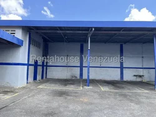 Daniela Linarez Alquila Amplio Local Techado Con 1 Oficina, 2 Baños, 4 Depósitos, 1 Fosa Para Trabajo Mecánico Y Cambio De Aceite, Zona Centro Oeste De Barquisimeto