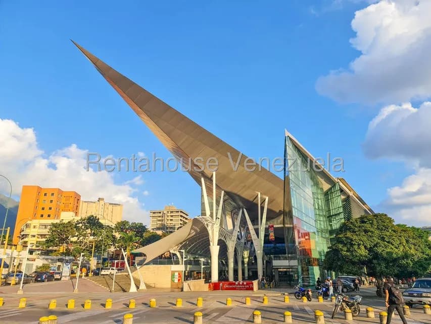 Comercial (Local Comercial) en Alquiler en Los Dos Caminos, Distrito Metropolitano
