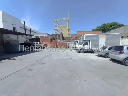 Erika Armeya Vende, Amplio Terreno En El Centro De Barquisimeto. Flex: 25-17004