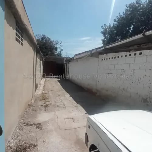 *al/ Galpón Y Casa Remodelada En Venta Centro Barquisimeto, Av. Libertador, Lara, Venezuela, Cód. 25-9608 / 3 Baños 605 M2
