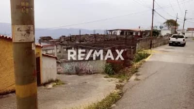 SE VENDE TERRENO EN HOYO DE LA PUERTA