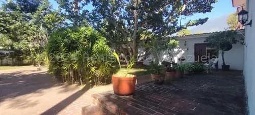 Casa En Venta La Floresta Mls# 24-28303 Gn