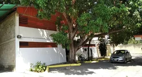 Venta De Complejo De 3 Galpones En San Vicente Maracay Estado Aragua. Zona Industrial. A Pocos Metros De La Guardia Nacional. Paredes Perimetrales. Garita De Vigilancia. Sub Estación Eléctrica. Gas.