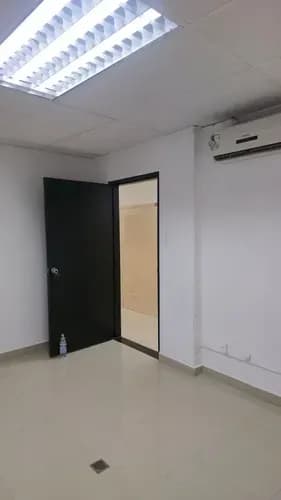 Leandro Araque Inzitu Realtors Ofrece Local En Alquiler Con Oficinas Área 130 M2