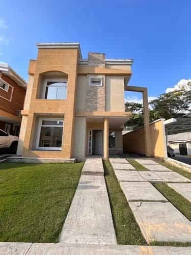 Use En Venta Urb. Los Rauseos El Limón