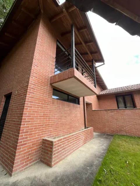 VENTA DE CASA 503,33 M2 PARA REMODELAR EN ORIPOTO, EL HATILLO,CARACAS!!