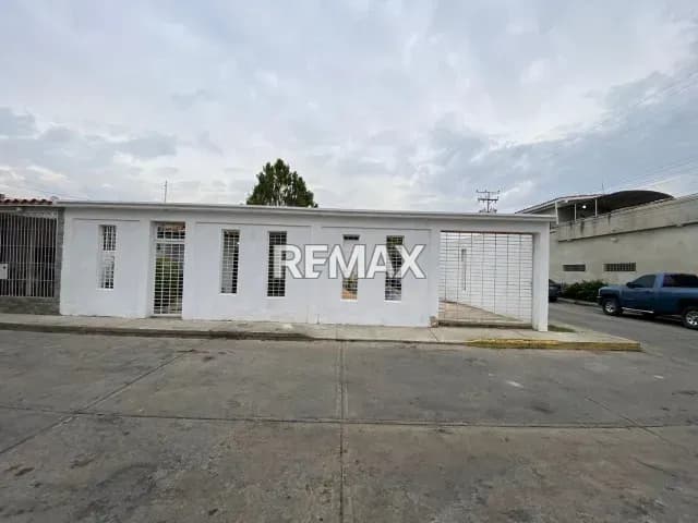 HERMOSA CASA DE OPORTUNIDAD EN URBANIZACIÓN PRIVADA
