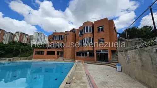 Casa En Venta Con Alto Potencial Para Ser Actualizada A Su Gusto Lista Para Mudarse En Los Samanes Mls #26-7761 Bm