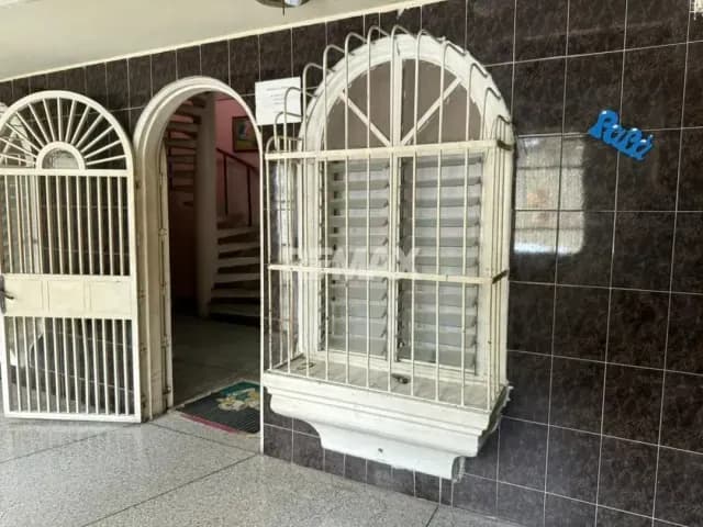 En Venta Casa en Andrés Eloy Blanco al Oeste,Con una distribución inteligente en dos niveles, es ideal para familias grandes o quienes buscan espacios independientes.