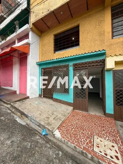 Centro, calle 12 con carrera 6 cerca de la parada de Capacho