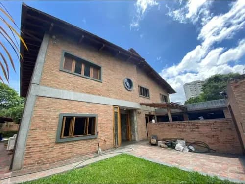 Se Vende/alquila Casa 600m² 5h+s6b+s6p En La Floresta