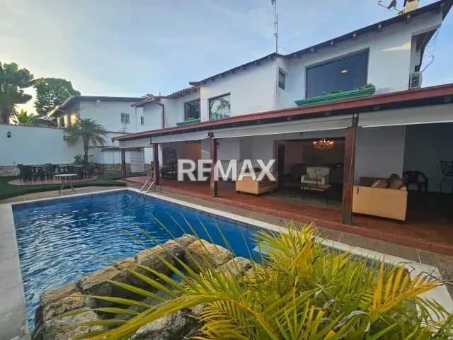 Casa en venta en lomas de la lagunita con piscina