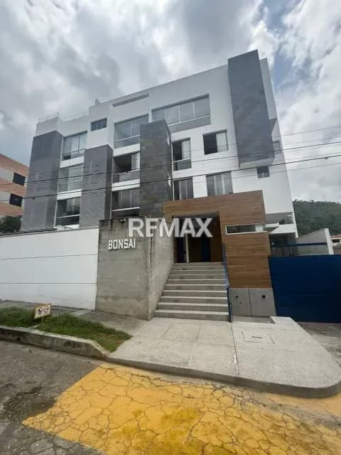 Exclusivo Pent House en VENTA ubicado en Residencias Bonsay, Sector El Gianny Valera