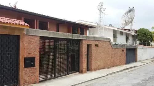 Luz Cardona #26-16691 Hermosa Y Acogedora Casa De 4 Confortables Habitaciones, 3 Baños, Habitación Y Baño De Servicio, Espectaculares Areas Verdes, Vista Panoramica, 3 Puestos De Estacionamiento. Fr