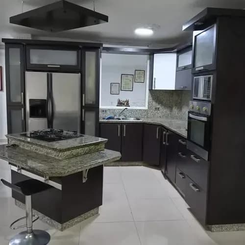 En Venta - Townhouse Res. Valle Real, San Diego Pl
