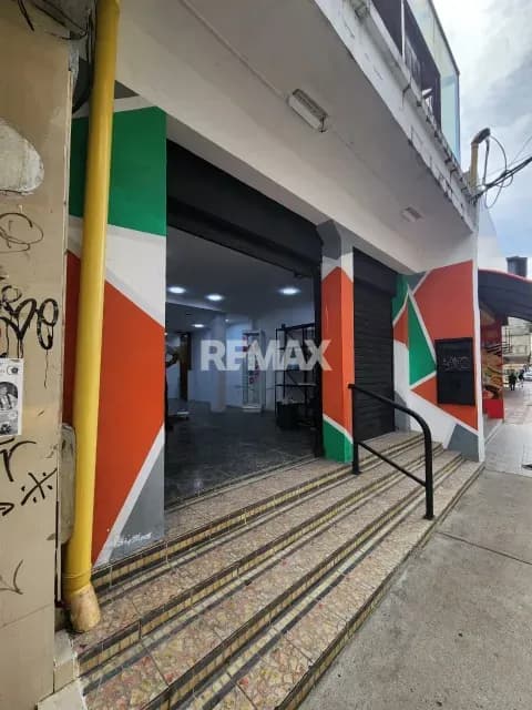 SE ALQUILA LOCAL DE DOS NIVELES EN CALLE PIAR, ZONA CENTRO DE MATURÍN.