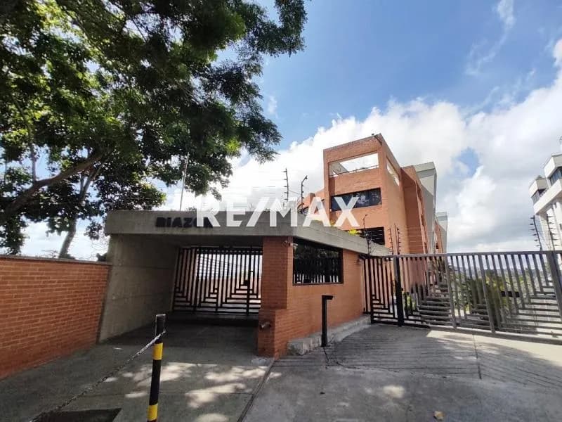 PENT-HOUSE EN VENTA - URB. LA MIRANDA