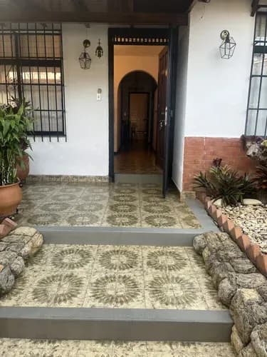 Excelente Oportunidad De Inversion Casa Impecable, Perfectamente Conservada, Lista Para Entrar A Vivir, Seguridad 24hs Urbanizacion Cerrada, Parte Baja De Macaracuay. Vista Al Ávila. 800mt De C.c.