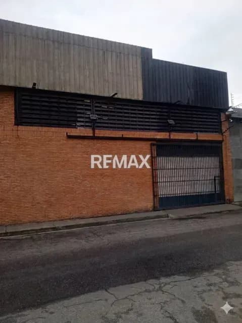 EN ALQUILER GALPON UBICADO EN LA 49 ENTRE 17 Y 18, BARQUISIMETO