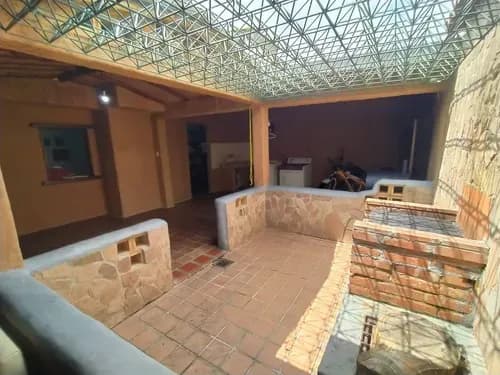 Impecable Casa Quinta De Dos Niveles Con Terraza Techada, Estudio Y Agua De Pozo Constante Urbanización El Pinar, Municipio Naguanagua Tc:290943