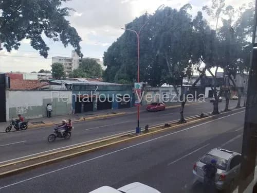 Este Local Comercial En La Avenida Lara Representa Una Oportunidad Estratégica Para Cualquier Marca Que Busque Posicionarse En Una De Las Arterias Viales De Mayor Flujo Peatonal Y Vehicular Devalencia