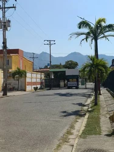 *oportuen Venta Terreno Con Construcción En Obra Gris, En La Urbanización Sansur, San Diego. La Propiedad Cuenta Con 297m2 Vende Dayanna Vasquez